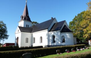 Putsad fasad på Östra harg kyrka